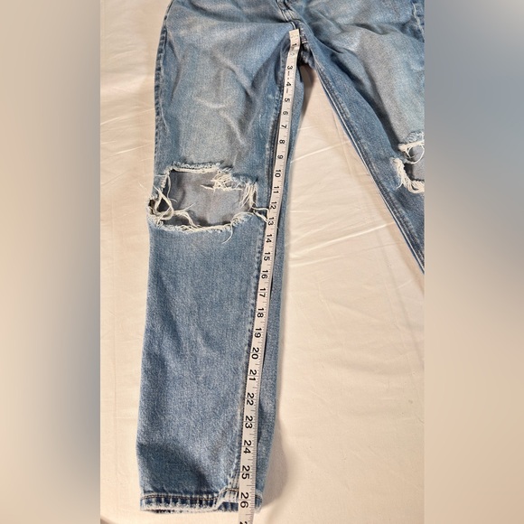 American Eagle Women’s Short Strigid Distressed Blue Jeans size 2 - Picture 2 of 6